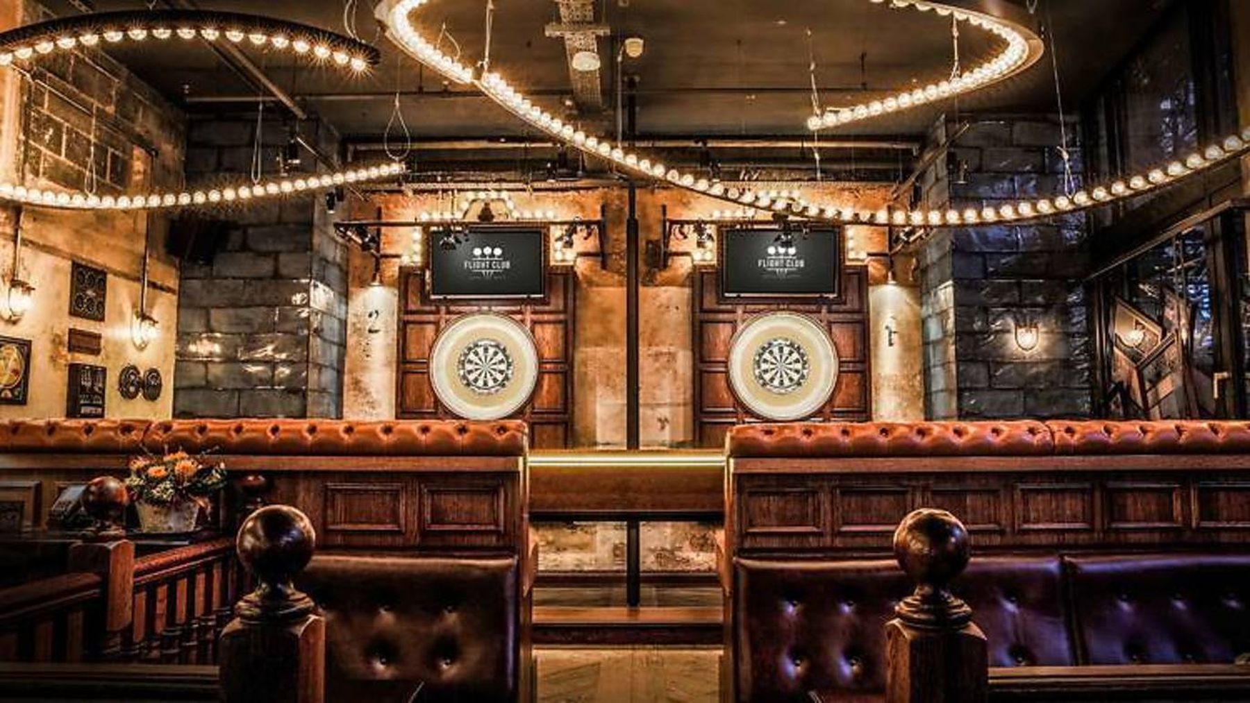 darts pub