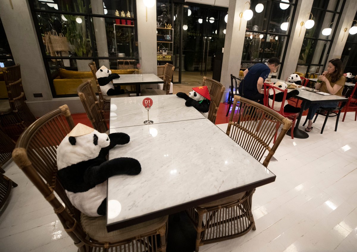 distanțarea-socială-în-restaurante-bangkok