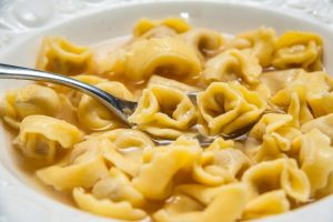 rețete de crăciun din italia Tortellini en brodo