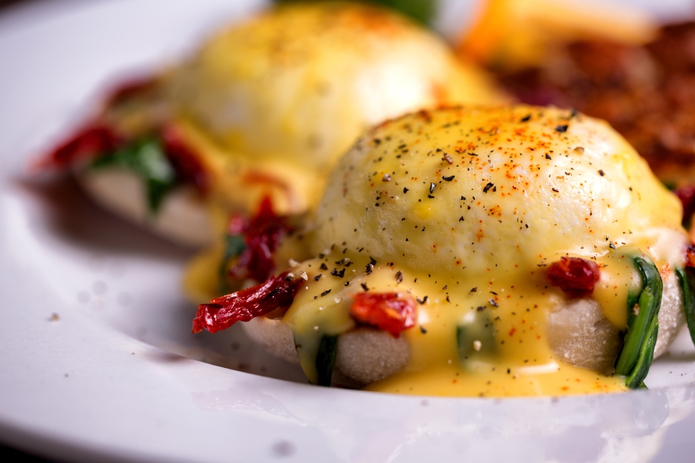 ouă benedict