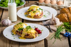 ouă benedict