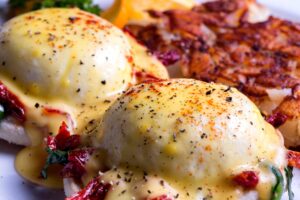 ouă benedict