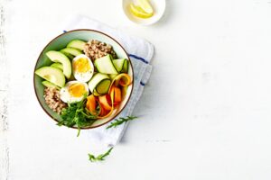 Bol cu avocado și hrișcă